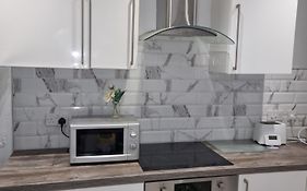 Newly Refurbished 2- Bed Stylish Home